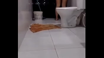 Filmei Minha Esposa Tomando Banho Peladinha S&oacute_ Pra Voc&ecirc_s Gozarem Junto