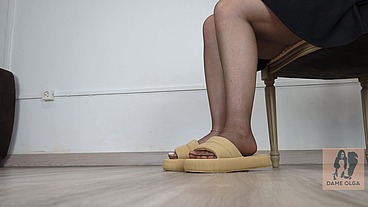 Shoeplay, Dangling & Walking in Home Slippers and Pantyhose (Shoe Collection) - Dame Olga 4K (721)