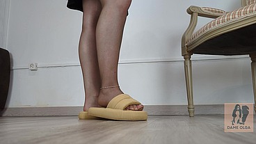 Shoeplay, Dangling & Walking in Home Slippers and Pantyhose (Shoe Collection) - Dame Olga 4K (721)