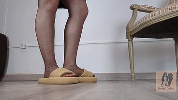 Shoeplay, Dangling & Walking in Home Slippers and Pantyhose (Shoe Collection) - Dame Olga 4K (721)