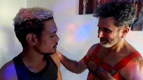 boy ficou surpreso com a minha massagem