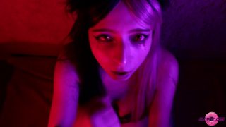 لاعبة كوسبلاي سكوبس الشهوانية تحب مص الديك