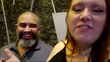 Fiz m&eacute_nage na festa nudista na casa de swing