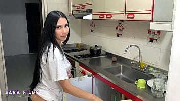 Ambar Prada shows her beautiful ass cleaning the kitchen