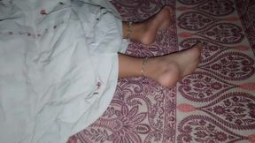 Entering Indian stepmother&#039;s room under the pretext of being scared alone at night - Hindi audio