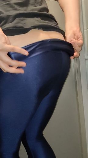 Showing off my ass at gym bathroom