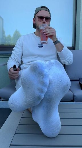 Ich ignoriere dich, während du meine Füße anbetest