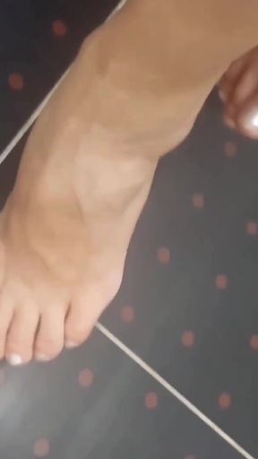 Selena's Naked Sex in Bathroom and in Bed