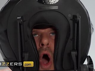 BRAZZERS - Masseuse Luna Star Keeps Scott's Gf Distracted While Abigaiil Morris Sucks His Dick Then
