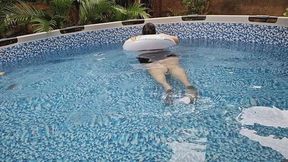 â€œSensual Swim: My Body Floating in Slow Motionâ€