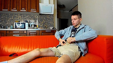 Naughty College Boy Twink Cumming Really Good At Home!