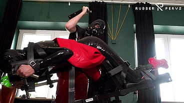 Latexslut Training in the homeoffice
