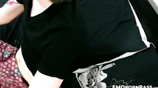 Alluring emo Alexander Daniels splashes hot jizz for us to drool on