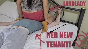 Landlady Facesitting the New Tenant