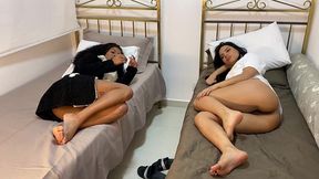 ela aproveito que eu estava descansando e foi fuder com o meu marido escondido no pelo , mais vai ter troco