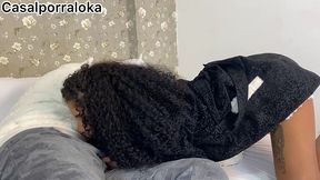 ela aproveito que eu estava descansando e foi fuder com o meu marido escondido no pelo , mais vai ter troco