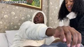 ela aproveito que eu estava descansando e foi fuder com o meu marido escondido no pelo , mais vai ter troco