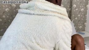 ela aproveito que eu estava descansando e foi fuder com o meu marido escondido no pelo , mais vai ter troco