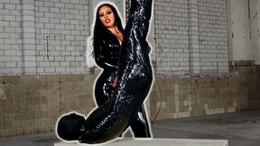 Face Sitting, Orgasm control and no air Fear: Matriarch Ezada Sinn milks mummified chattel