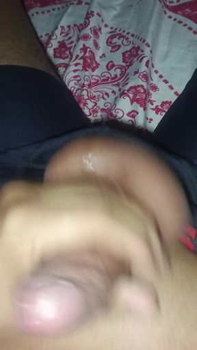 Lonely handjob on the web for cuckolded women in action
