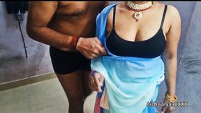 Hot Indian Desi Aishwarya Bhabhi Ki Sari Mein Hot Chudai. Indian Desi Bhabhi Sari Sex in Hindi.