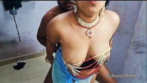 Hot Indian Desi Aishwarya Bhabhi Ki Sari Mein Hot Chudai. Indian Desi Bhabhi Sari Sex in Hindi.