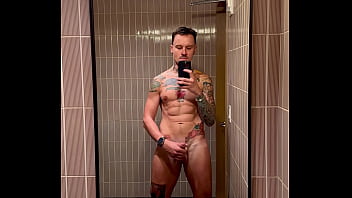 gym&#039_s restroom jerk off.