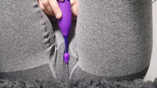 Peeing so hard in my leggings 💦💦💦🤤