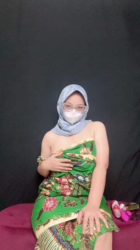 Narrow pussy young woman leaks squirt