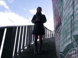 Without underwear : MILF comes to outdoor bang in tights with cut outs