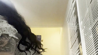 Goth school woman jiggles her arse so you