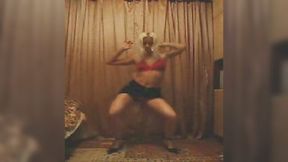 Curvy Russian stripper gives me a private dance