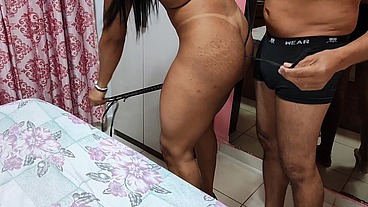 Segurança fudeu a casada para deixar ela cheia de leite para o corno