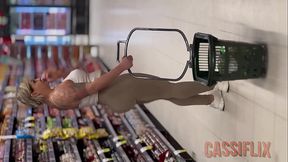 Fui com o boy fazer compras e ele n&atilde_o aguentou olhar minha bunda grande, me levou para o motel e me fez gozar gostoso! assista completo no cassiflix