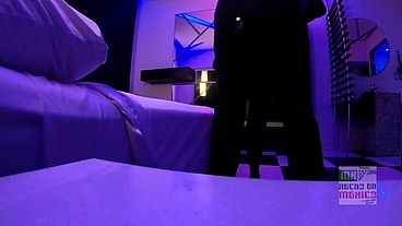 La secretaria cuckold follando frente a su marido