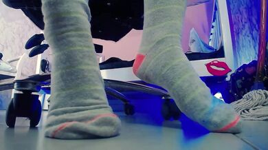 Dominant BBW Latina Webcammer Uses Feet in White Socks to Command You While Shaking Her Enormous Booty