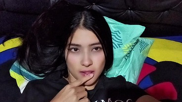 Latina de grandes tetas pillada haciendo video llamada con el novio de su hermana ( SHEER COMPLETE VERSIÓN)