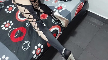 sexo en español vergota de 25 cm muy gruesa y bien parada metida hasta el fondo del culo de un lindo femboy travesti