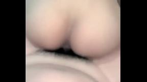 爱吃j8的美少妇嘴里离不开JJ含硬就一屁股坐下来完事继续含硬接著艹