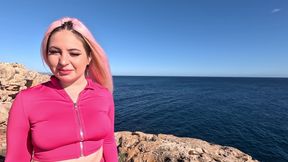 Sexy Babe Loves a Hard Anal Fuck on the Beach