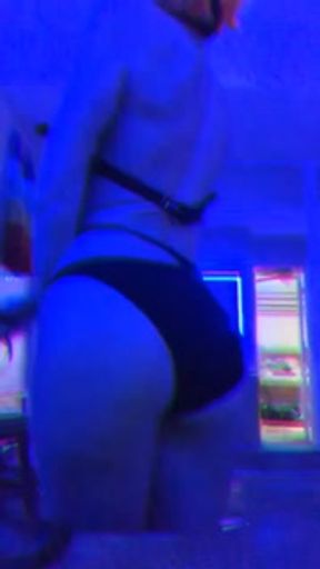 Roxanna Redfoot spank rave kink party girl - more on OnlyFans / Roxanna Redfoot