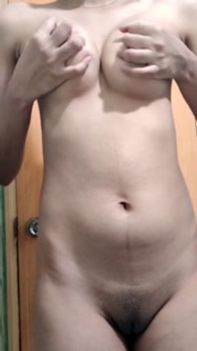indian sexy bhabhi showing her body to her boss to select for the job