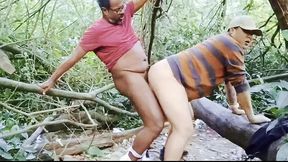conheci esse p@izao na floresta e dei gostoso para ele enquanto os outros machos que pssava ficava salivando pra me foder tambem