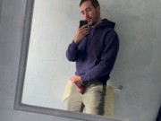 Vestito con solo il cazzo di fuori