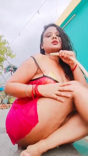 Curvy black pro indulges in some solos for grown folks