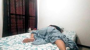 encuentro a mi madrastra descansado, y bien mojada ahi abajo