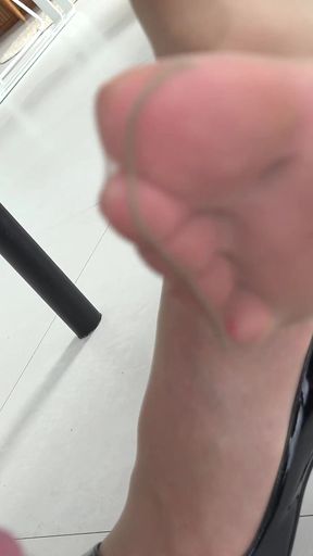 850 Invisible Pervert Filled Her Shoe with His Cum