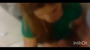 Ruiva casada foi sozinha no swing pra chupar rola e da a buceta