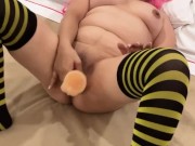 Madura jugando con dildo