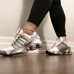 Nike Shox NZ Highlighter Shoeplay